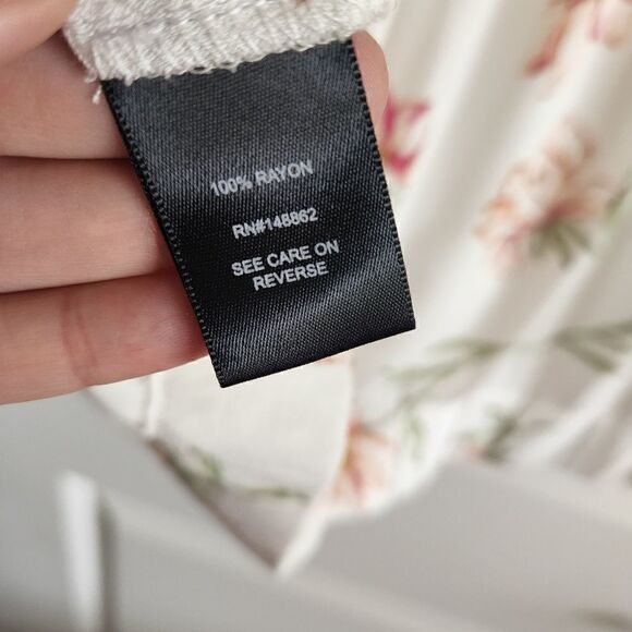 TORRID Ivory Floral Crepe Button Blouse Size L - Picture 3 of 7